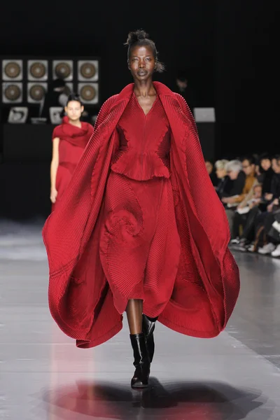 Show de Issey Miyake como parte da Semana de Moda de Paris — Fotografia de Stock