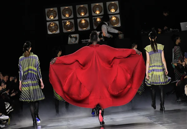 Issey Miyake gösterisi