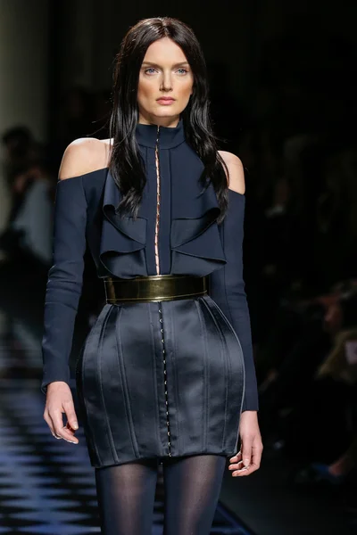 Balmain show som en del av Paris modevecka — Stockfoto