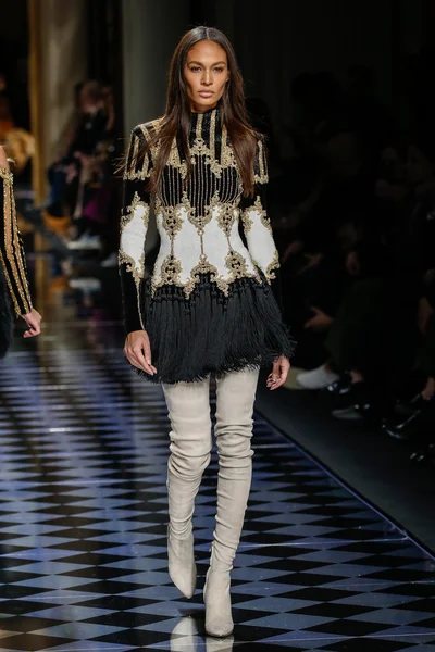 Balmain show nell'ambito della Settimana della Moda di Parigi — Foto Stock