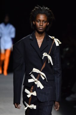 Paris Moda Haftası kapsamında Jacquemus gösterisi