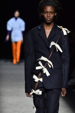 Paris Moda Haftası kapsamında Jacquemus gösterisi