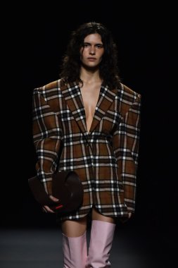 Paris Moda Haftası kapsamında Jacquemus gösterisi