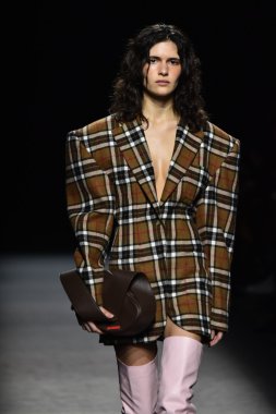 Paris Moda Haftası kapsamında Jacquemus gösterisi