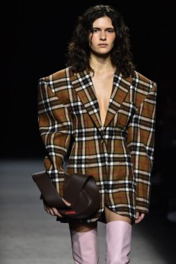 Paris Moda Haftası kapsamında Jacquemus gösterisi