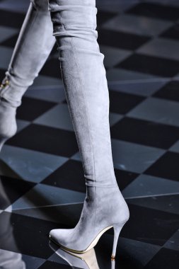 Balmain gösterisi olarak Paris moda haftası