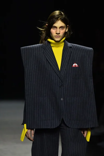 Jacquemus show as part of the Paris Fashion Week — Stock Photo, Image