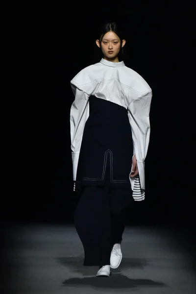 Jacquemus show as part of the Paris Fashion Week — Stock Photo, Image
