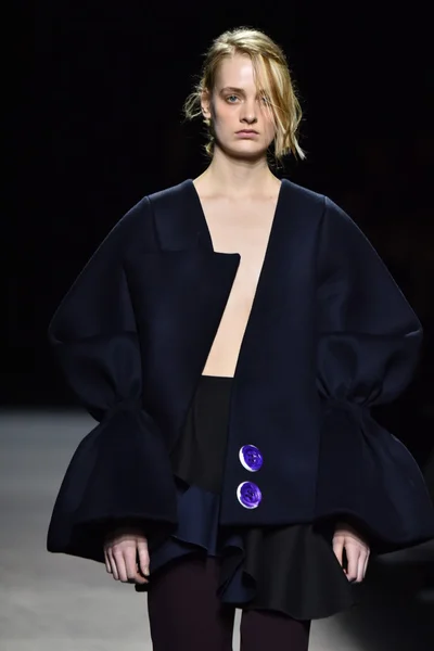 Espectáculo de Jacquemus como parte de la Semana de la Moda de París —  Fotos de Stock