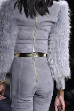 Balmain gösterisi olarak Paris moda haftası