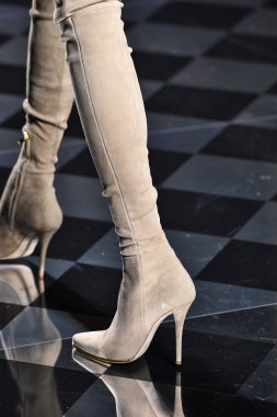 Balmain gösterisi olarak Paris moda haftası