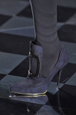 Balmain gösterisi olarak Paris moda haftası