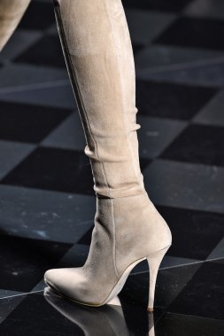 Balmain gösterisi olarak Paris moda haftası