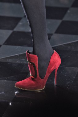 Balmain gösterisi olarak Paris moda haftası