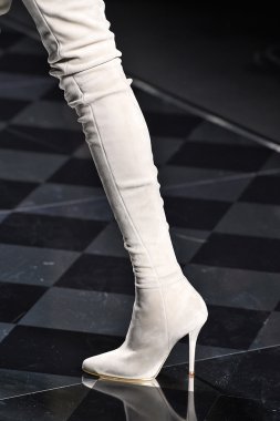 Balmain gösterisi olarak Paris moda haftası