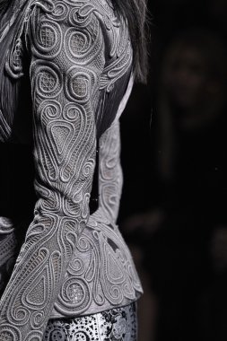 Balmain gösterisi olarak Paris moda haftası