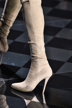 Balmain gösterisi olarak Paris moda haftası