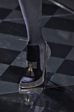 Balmain gösterisi olarak Paris moda haftası