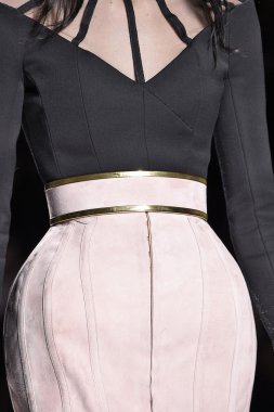 Balmain gösterisi olarak Paris moda haftası