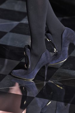 Balmain gösterisi olarak Paris moda haftası