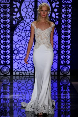 Reem Acra gelin pist Show