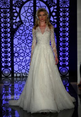 Reem Acra gelin pist Show