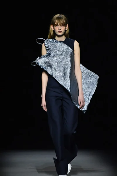 Show Jacquemus como parte da Semana de Moda de Paris — Fotografia de Stock
