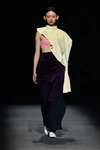 Espectáculo de Jacquemus como parte de la Semana de la Moda de París —  Fotos de Stock