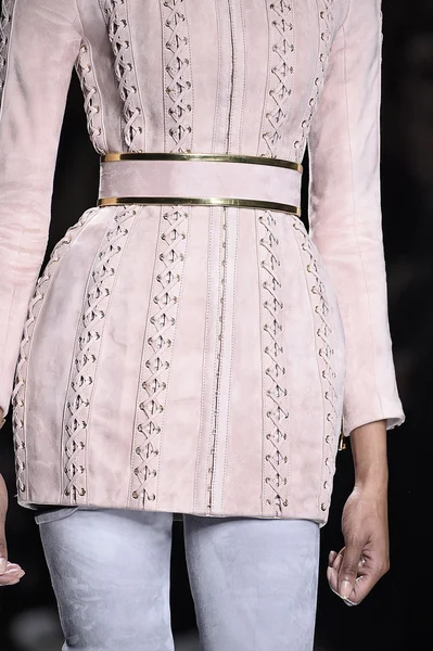 Balmain Toon als onderdeel van de Paris Fashion Week — Stockfoto