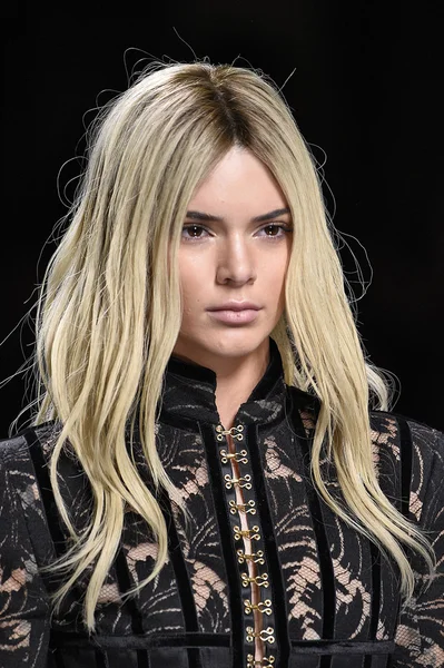 Balmain show som en del av Paris modevecka — Stockfoto