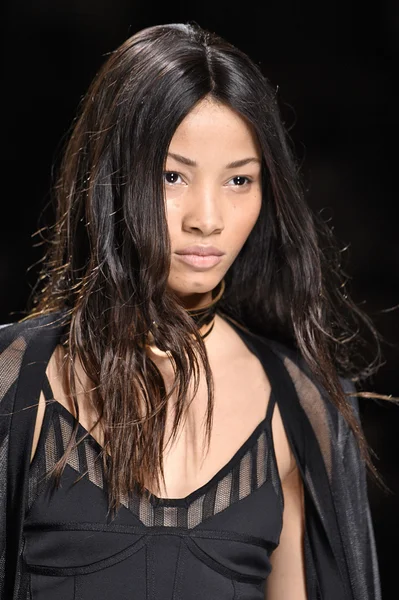 Balmain show nell'ambito della Settimana della Moda di Parigi — Foto Stock