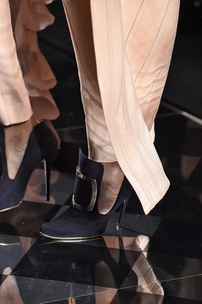 Balmain gösterisi olarak Paris moda haftası