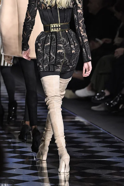 Balmain show nell'ambito della Settimana della Moda di Parigi — Foto Stock