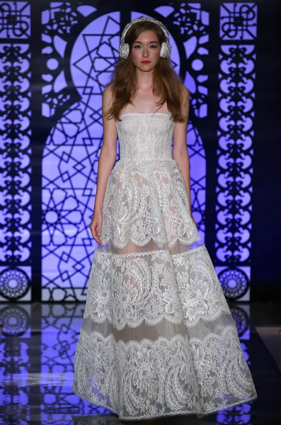 Reem Acra sfilata nuziale — Foto Stock