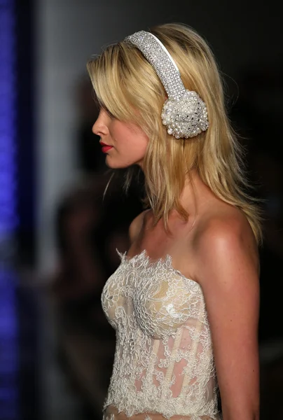 Reem Acra Bridal Runway Show — Stock Photo, Image