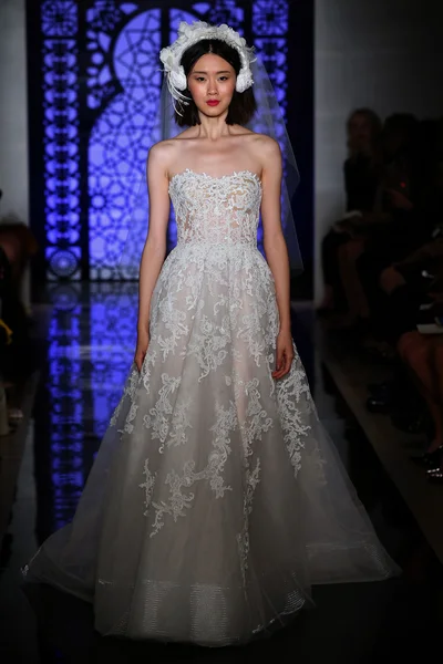 Reem Acra Bridal Runway Show — Stock Photo, Image