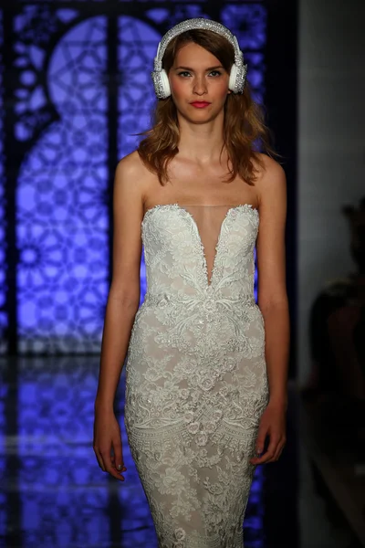 Reem Acra Show wybiegu dla nowożeńców — Zdjęcie stockowe