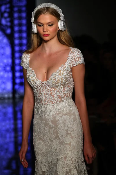 Reem Acra ブライダル ファッションショー — ストック写真