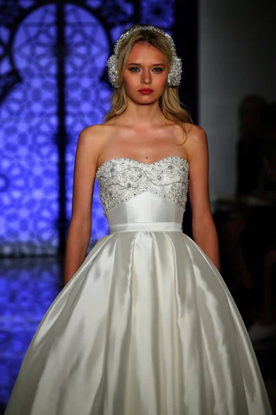 Reem Acra desfile nupcial — Foto de Stock