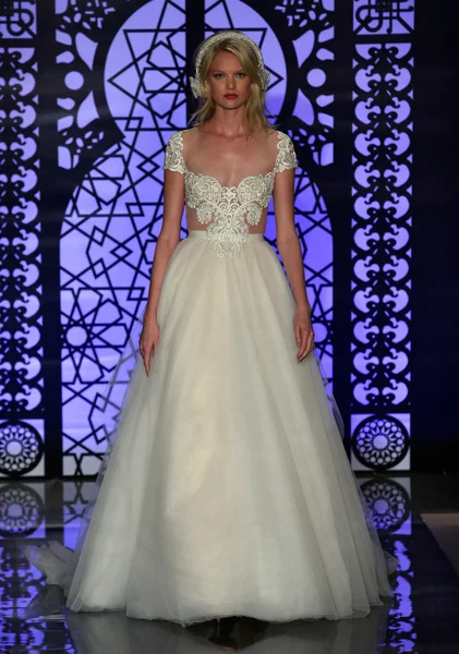 Reem Acra desfile nupcial —  Fotos de Stock