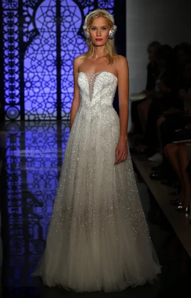 Reem Acra Mariage Runway Show — Photo