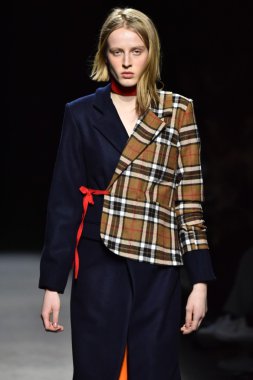 Paris Moda Haftası kapsamında Jacquemus gösterisi