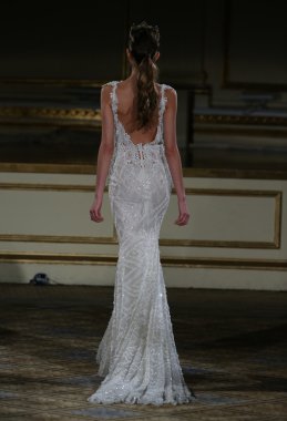 Berta Bridal pist Show