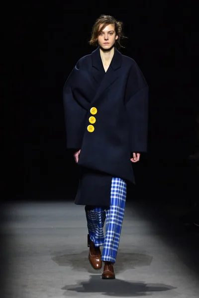 Jacquemus-Show im Rahmen der Pariser Modewoche — Stockfoto