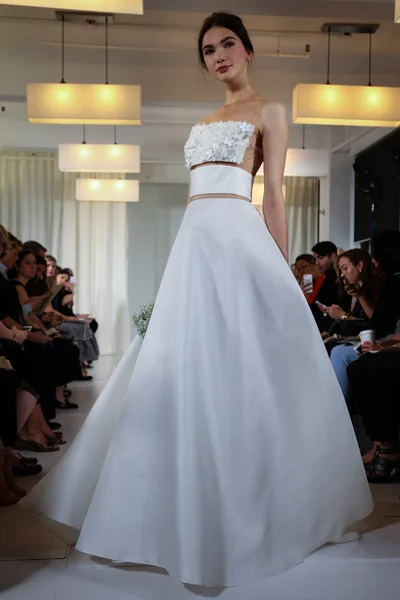 Angel Sanchez Bridal runway show — Stockfoto