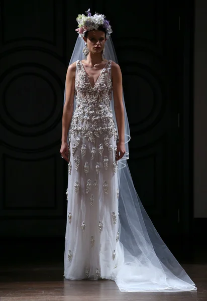 Naeem Khan Couture bröllopsbutiker Collection — Stockfoto