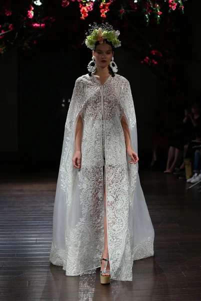 Naeem Khan 时装新娘集合 — 图库照片