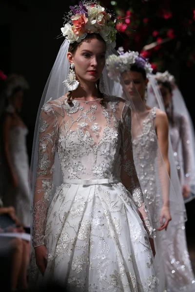 Colección nupcial Naeem Khan Couture — Foto de Stock