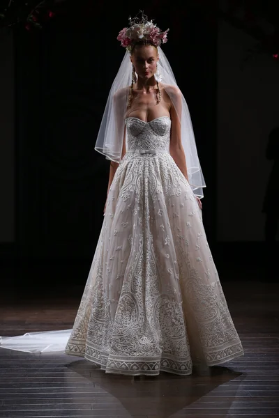 Naeem Khan Couture Bridal Collection — Stock Photo, Image