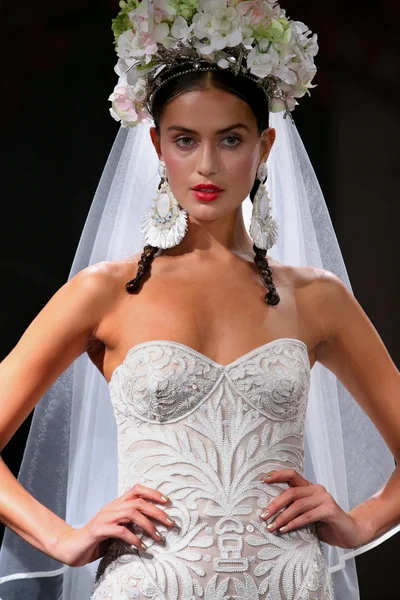 Naeem Khan Couture Bridal Collection — Stockfoto